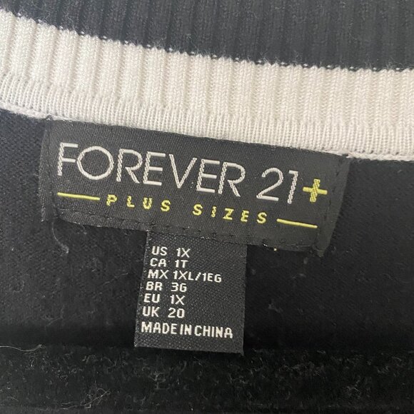 Black & White V-Neck Long-Sleeve Plunge Neck Sweater - Picture 4 of 4